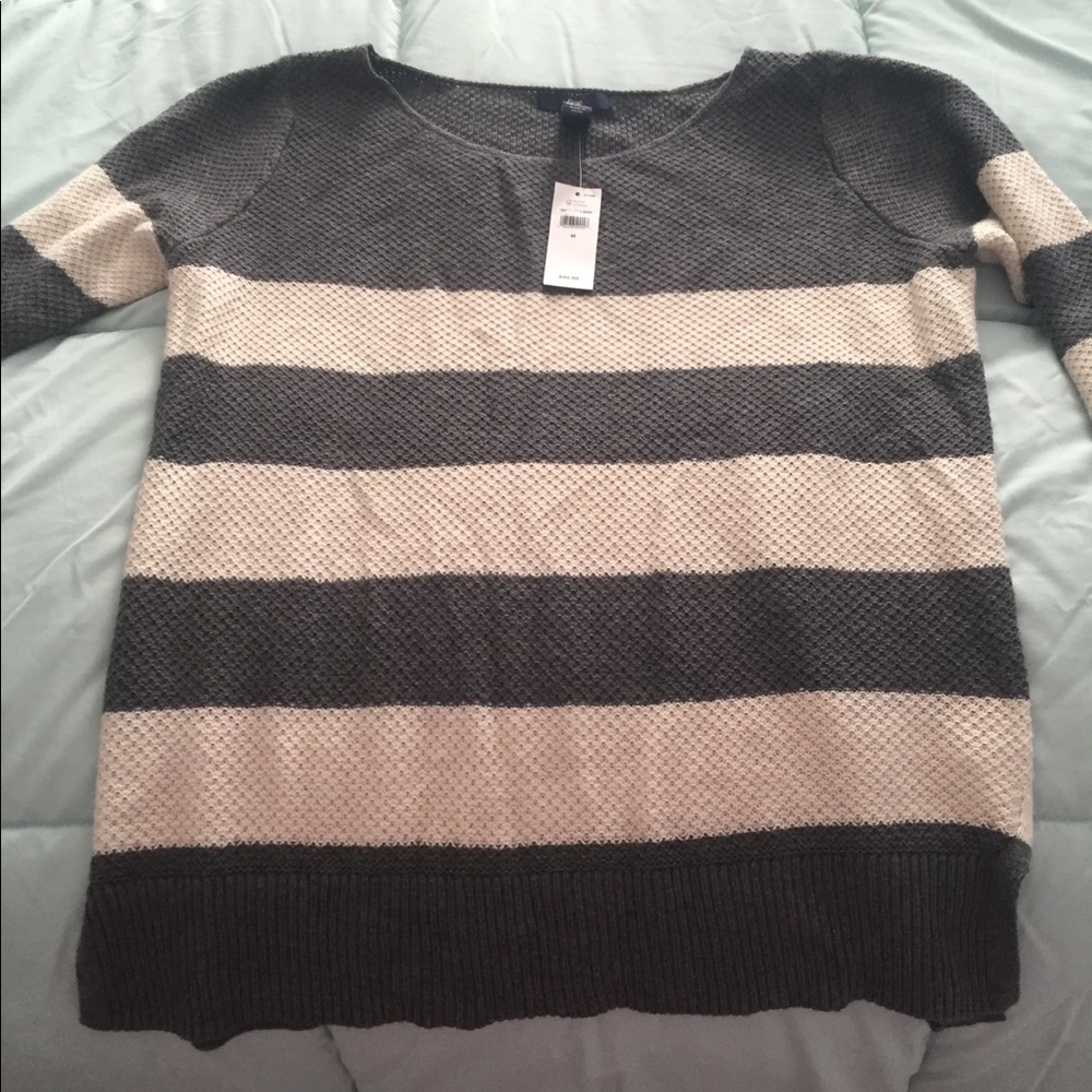 Medium gap sweater new